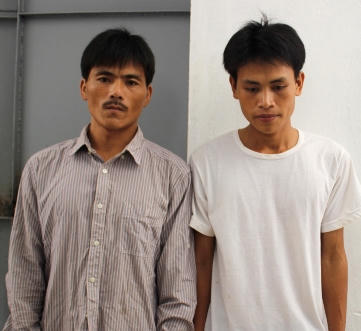 Bắt hai đối tượng dùng số lượng lớn ngoại tể giả để đổi sang tiền Việt